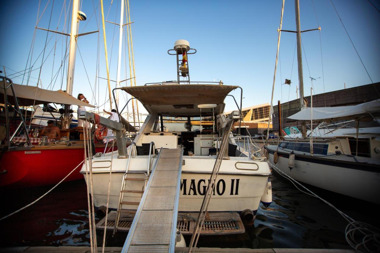 Magno II Boat Hotel Sant Adria de Besos Buitenkant foto